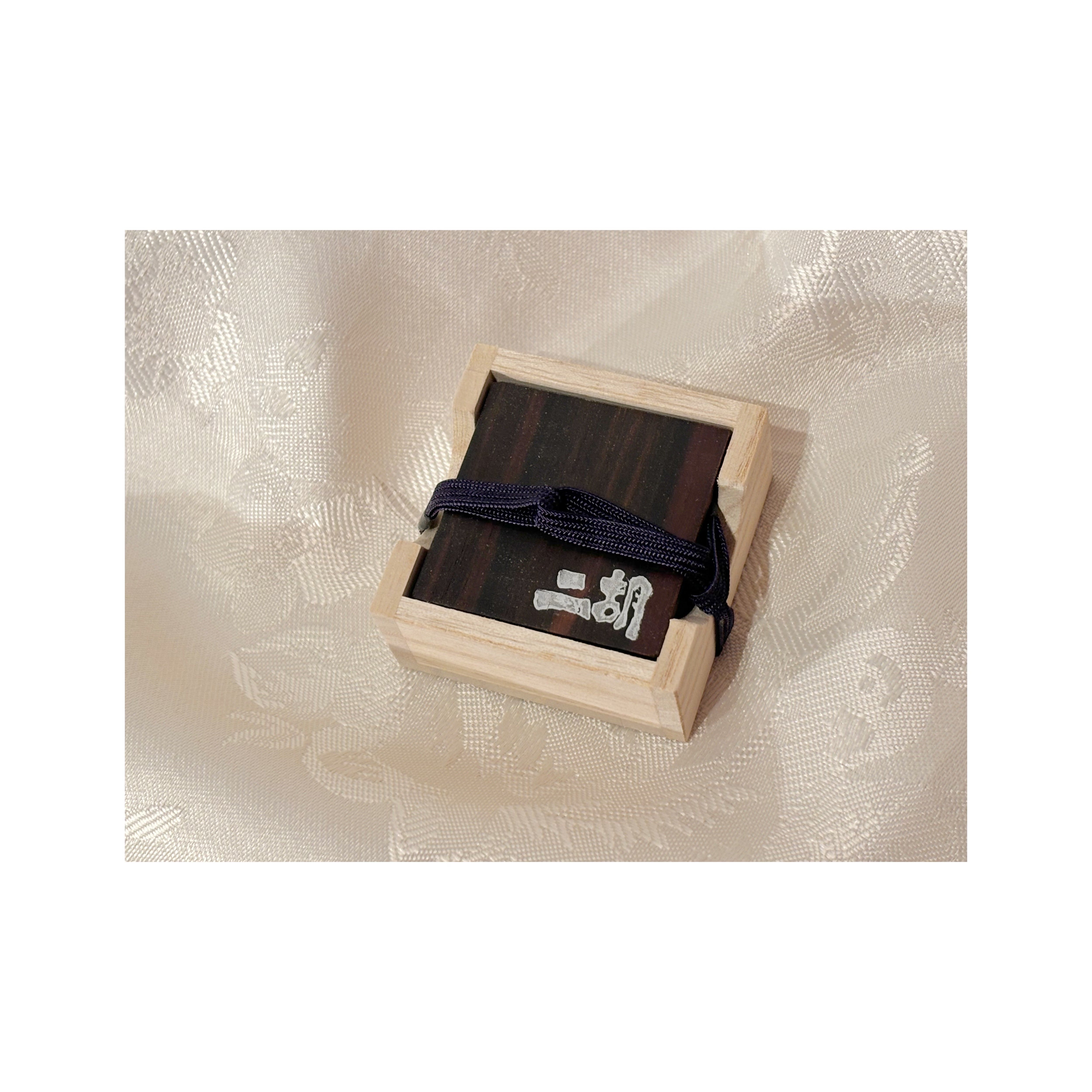 光舜堂オリジナル松脂「銀の二胡」（送料込み） | La Boutique de Tong