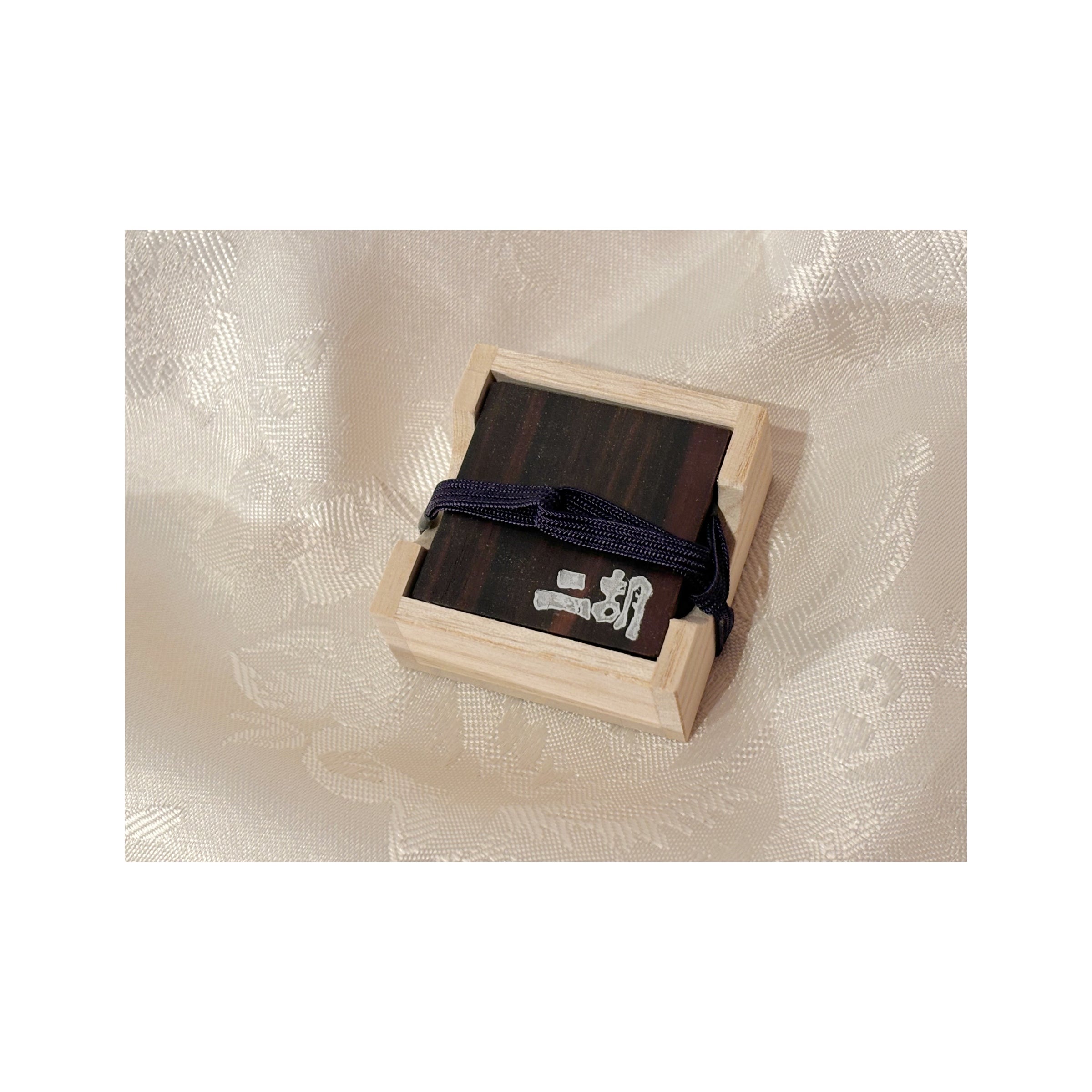 光舜堂オリジナル松脂「銀の二胡」（送料込み） | La Boutique de Tong