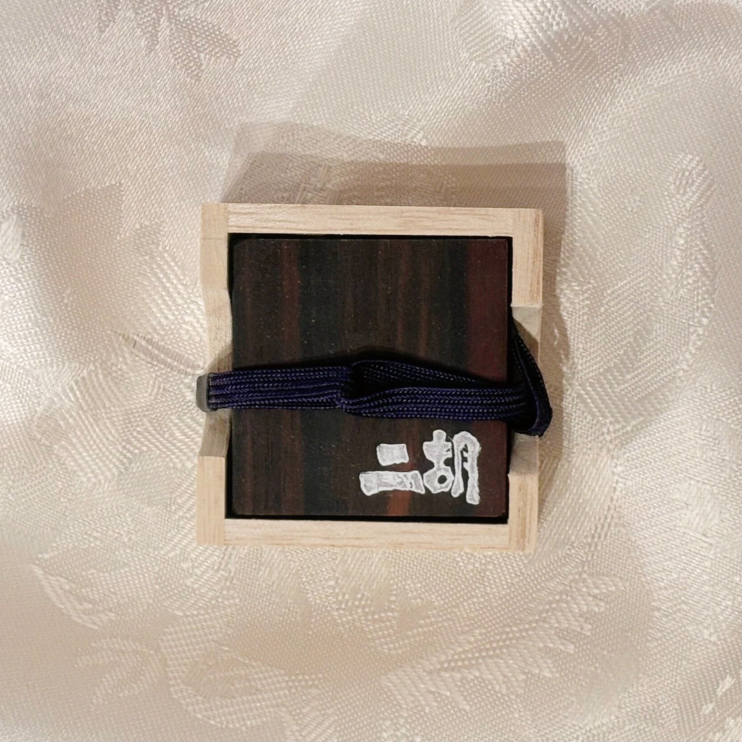 光舜堂オリジナル松脂「銀の二胡」（送料込み） | La Boutique de Tong